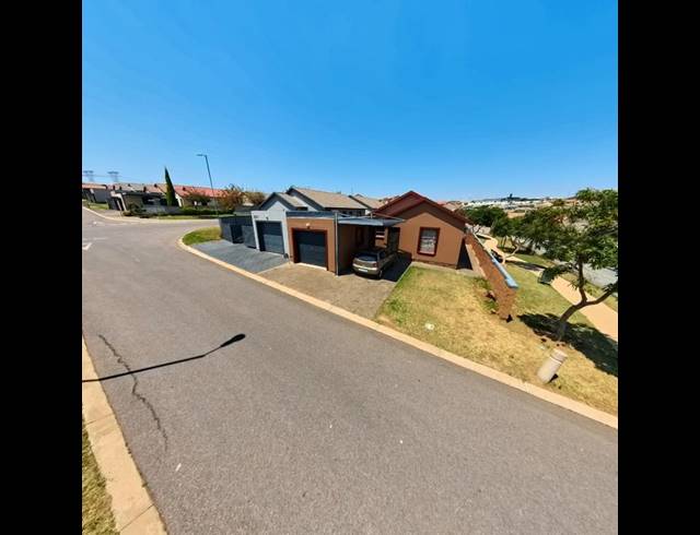 3 BEDROOM HOUSE FOR SALE IN KOSMOSDAL